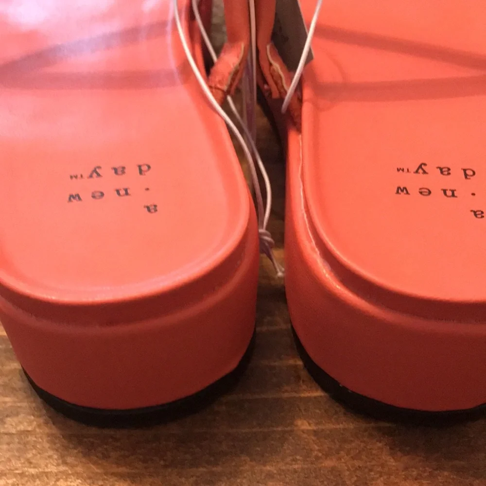 Sandles - Picture 5 of 6